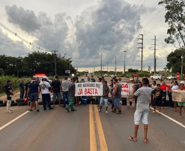 Moradores e familiares de vítimas de acidentes de trânsito pedem sinalização