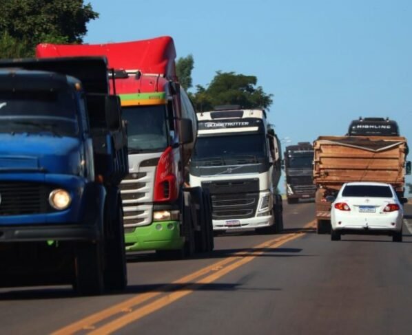 Programa Voucher Transportador vai capacitar profissionais para se tornarem para se tornarem motoristas de carga e ônibus