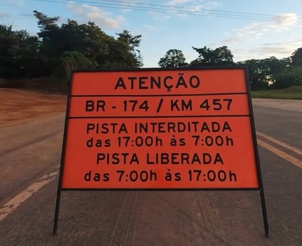 interdição da BR-174, entre os municípios de Nova Lacerda e Comodoro Foto: Israel Baumann/Canal Rural Mato Grosso